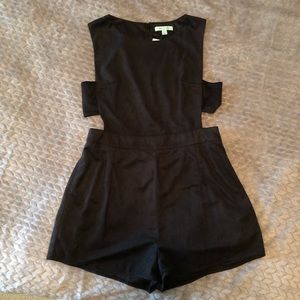 🆕❗️Black Romper w/cut outs